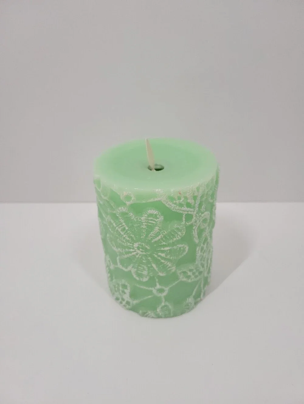 Luminara Light Green Lace Accent Flameless/Flickering Pillar Candle Tested